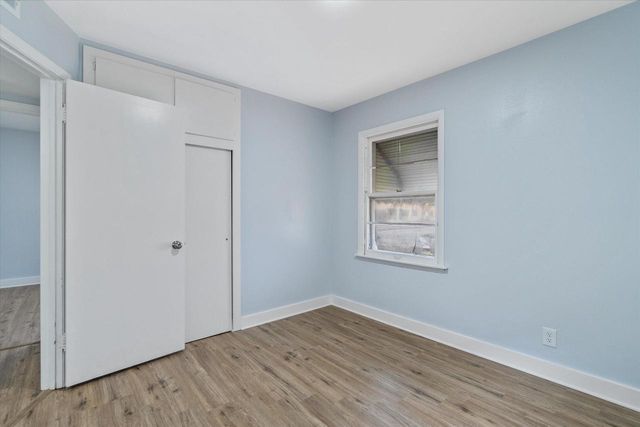 2101 W Fairmount AVENUE, Milwaukee, WI 53209