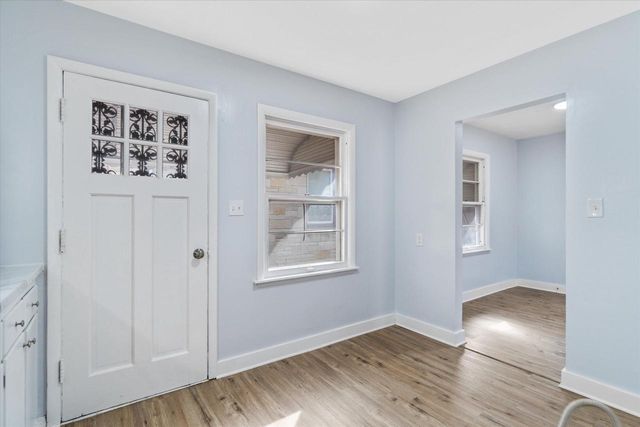 2101 W Fairmount AVENUE, Milwaukee, WI 53209