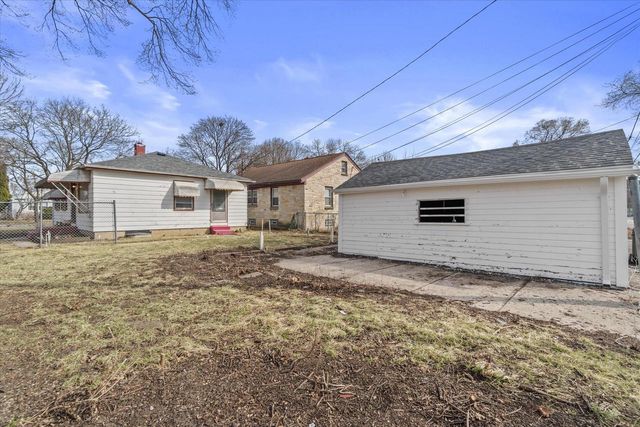 2101 W Fairmount AVENUE, Milwaukee, WI 53209