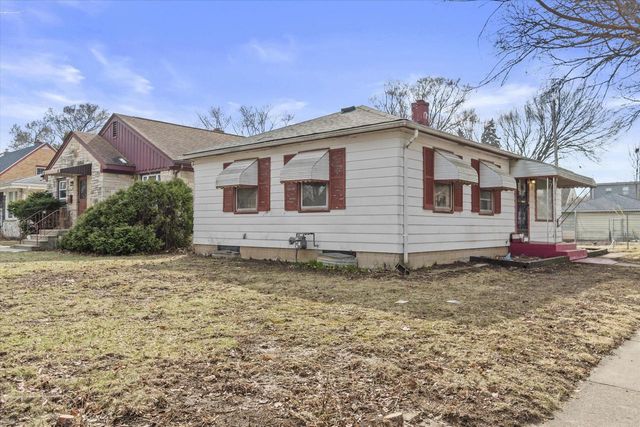 2101 W Fairmount AVENUE, Milwaukee, WI 53209