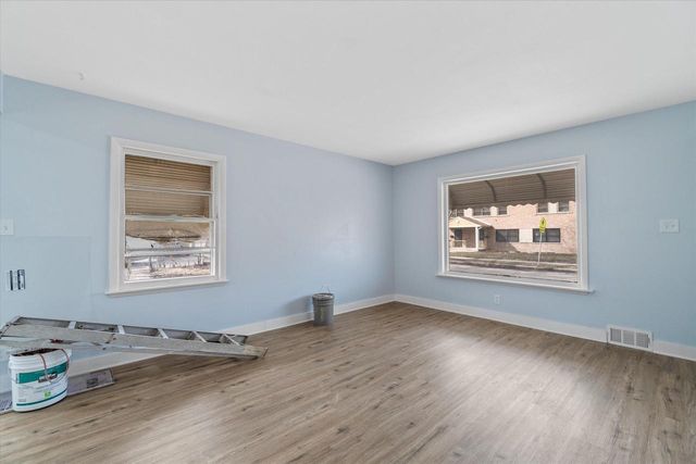 2101 W Fairmount AVENUE, Milwaukee, WI 53209