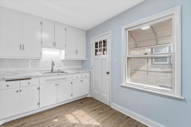 2101 W Fairmount AVENUE, Milwaukee, WI 53209