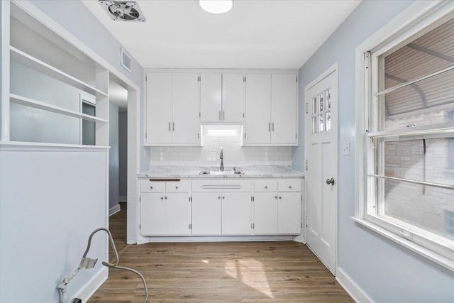 2101 W Fairmount AVENUE, Milwaukee, WI 53209