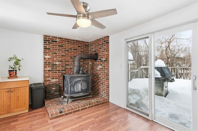 40 Linwood Street, Chelmsford, MA 01824