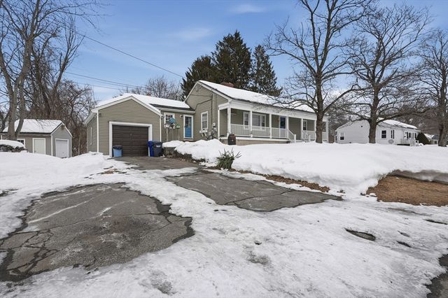 40 Linwood Street, Chelmsford, MA 01824