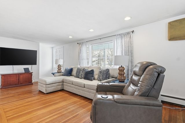 40 Linwood Street, Chelmsford, MA 01824