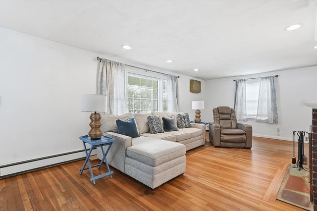 40 Linwood Street, Chelmsford, MA 01824