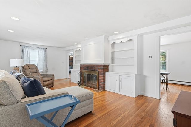 40 Linwood Street, Chelmsford, MA 01824