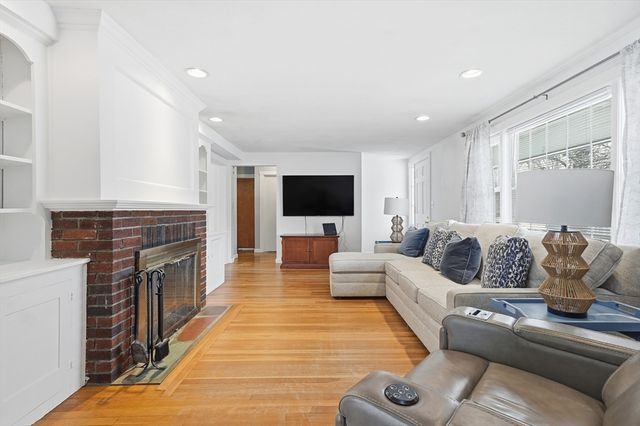 40 Linwood Street, Chelmsford, MA 01824