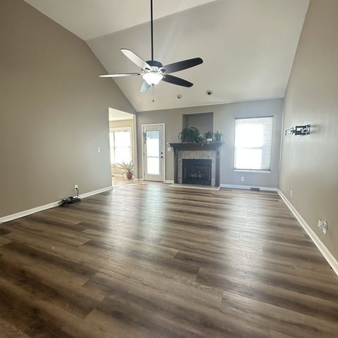 506 Oakmont Dr, Clarksville, TN 37042