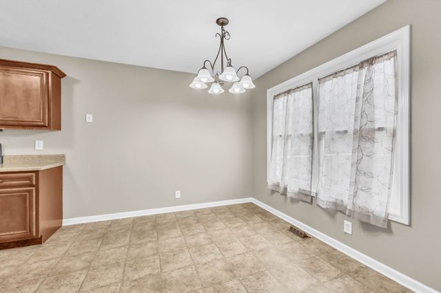 506 Oakmont Dr, Clarksville, TN 37042