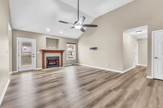 506 Oakmont Dr, Clarksville, TN 37042