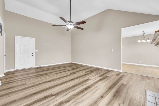 506 Oakmont Dr, Clarksville, TN 37042