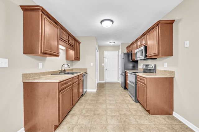 506 Oakmont Dr, Clarksville, TN 37042