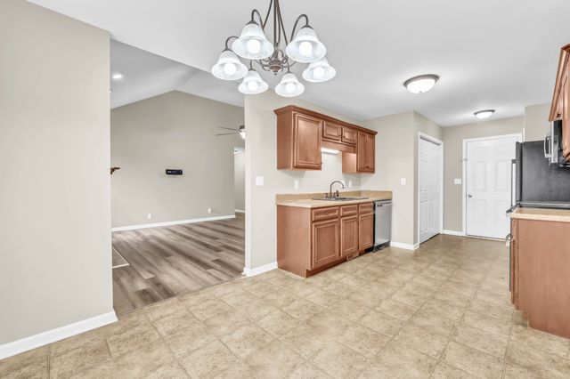 506 Oakmont Dr, Clarksville, TN 37042