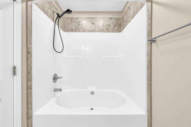 506 Oakmont Dr, Clarksville, TN 37042