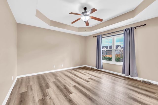 506 Oakmont Dr, Clarksville, TN 37042