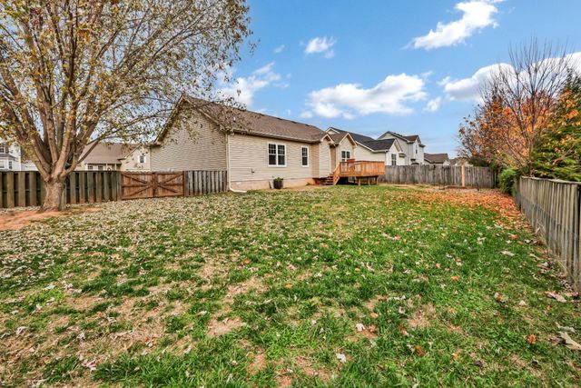 506 Oakmont Dr, Clarksville, TN 37042