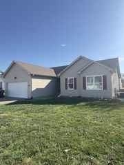 506 Oakmont Dr, Clarksville, TN 37042