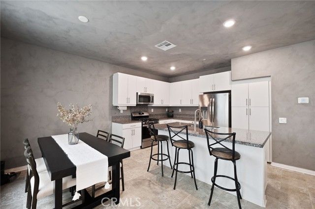 16667 Snowdrop 2, Fontana, CA 92336