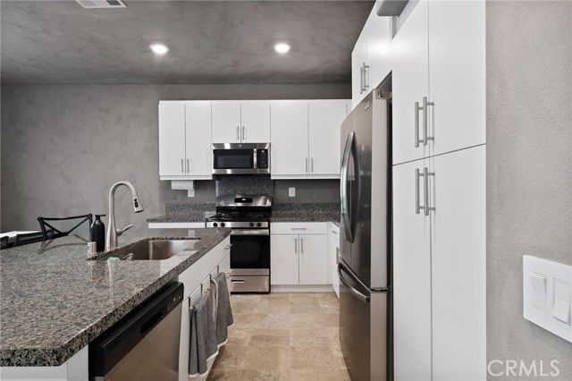 16667 Snowdrop 2, Fontana, CA 92336