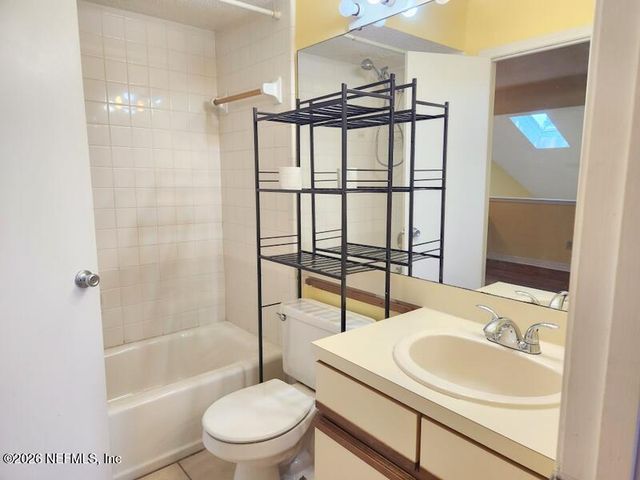 1004 DEFENDER Court W 1004, Jacksonville, FL 32233