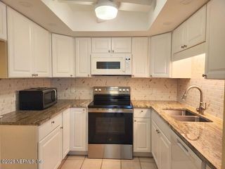 1004 DEFENDER Court W 1004, Jacksonville, FL 32233