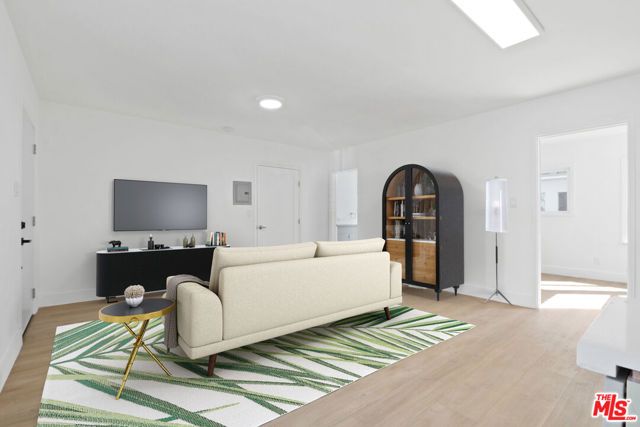 318 Columbia Avenue, Los Angeles, CA 90017