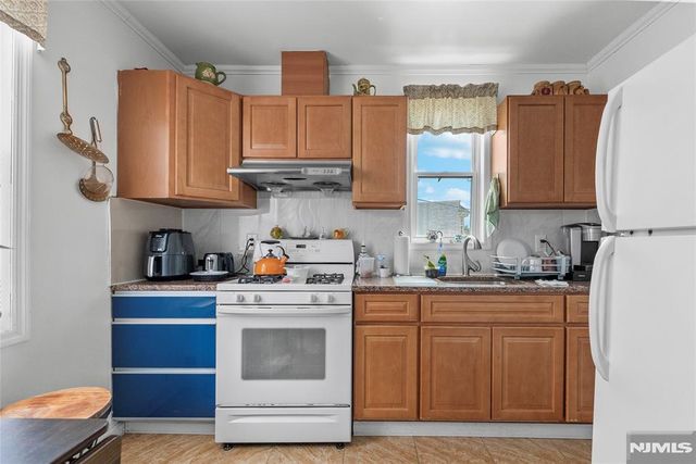 105 Bergen Avenue, Kearny, NJ 07032