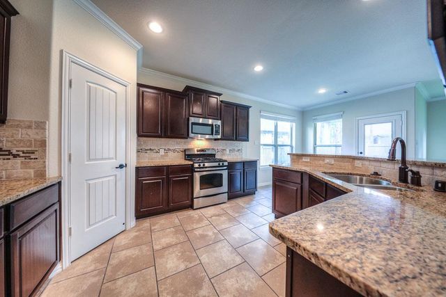 27 Sawbridge Circle, The Woodlands, TX 77389