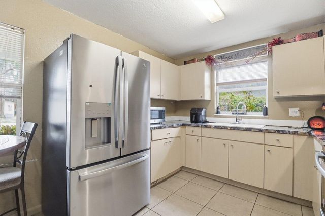 209 NE 35th Street, Oakland Park, FL 33334