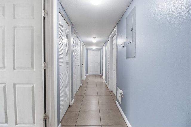 209 NE 35th Street, Oakland Park, FL 33334