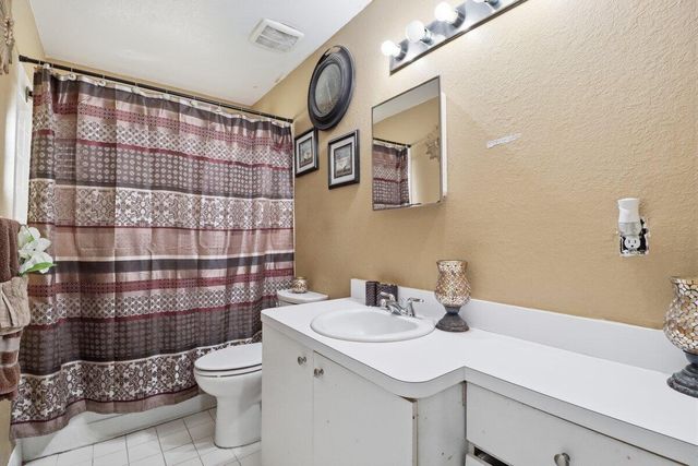 209 NE 35th Street, Oakland Park, FL 33334