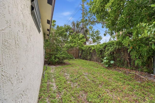 209 NE 35th Street, Oakland Park, FL 33334
