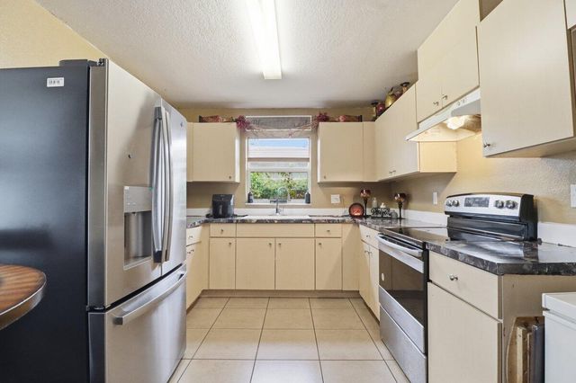 209 NE 35th Street, Oakland Park, FL 33334