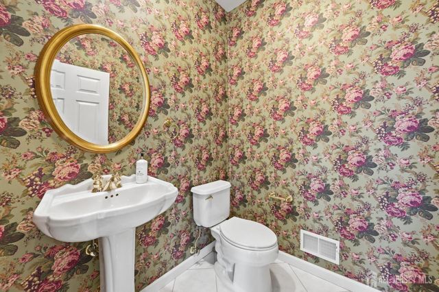 61 Canada Goose Drive, Hackettstown, NJ 07840