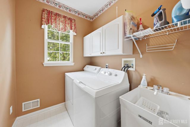 61 Canada Goose Drive, Hackettstown, NJ 07840