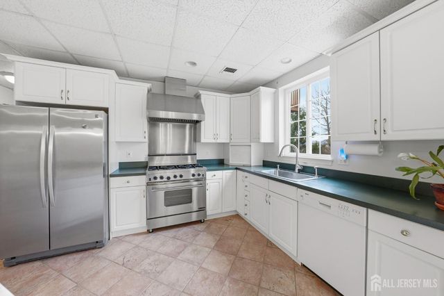 61 Canada Goose Drive, Hackettstown, NJ 07840