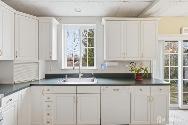 61 Canada Goose Drive, Hackettstown, NJ 07840