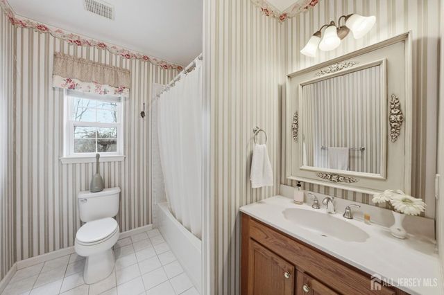 61 Canada Goose Drive, Hackettstown, NJ 07840