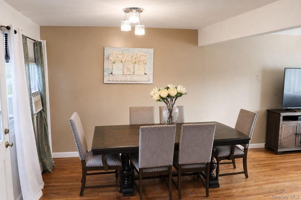 37 Island, Brentwood, NY 11717 — photo 4