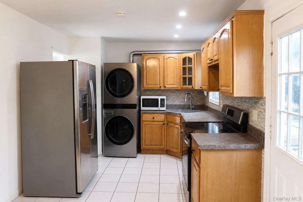 37 Island, Brentwood, NY 11717 — photo 5
