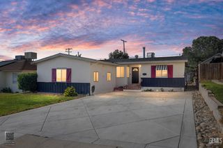 2904 Dartmouth Street, Bakersfield, CA 93305