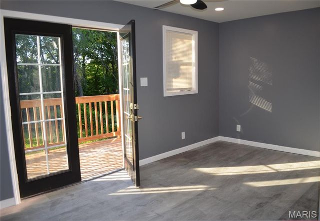 5381 Bermuda Drive, St Louis, MO 63121