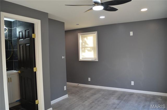 5381 Bermuda Drive, St Louis, MO 63121