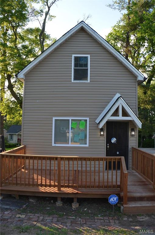 5381 Bermuda Drive, St Louis, MO 63121