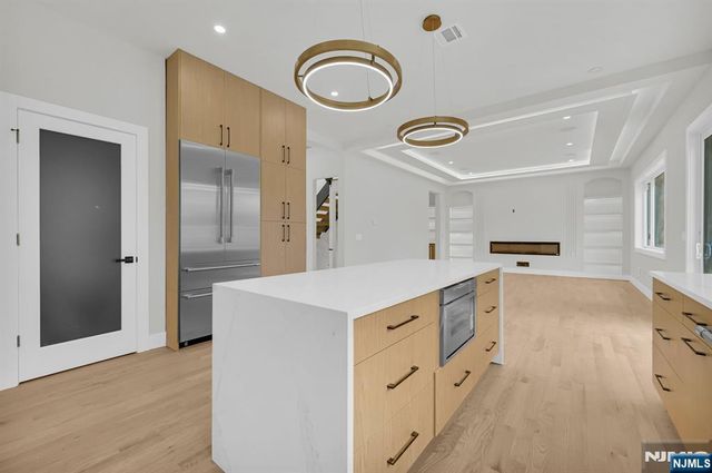 5 Locust Place, Livingston, NJ 07039