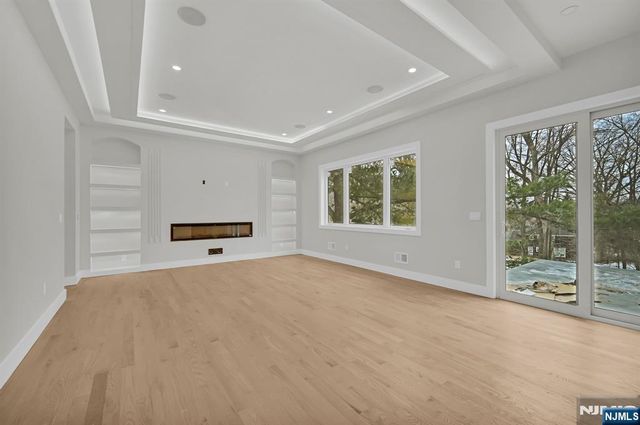 5 Locust Place, Livingston, NJ 07039