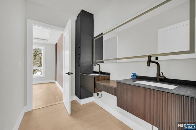 5 Locust Place, Livingston, NJ 07039