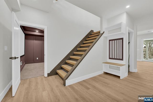 5 Locust Place, Livingston, NJ 07039